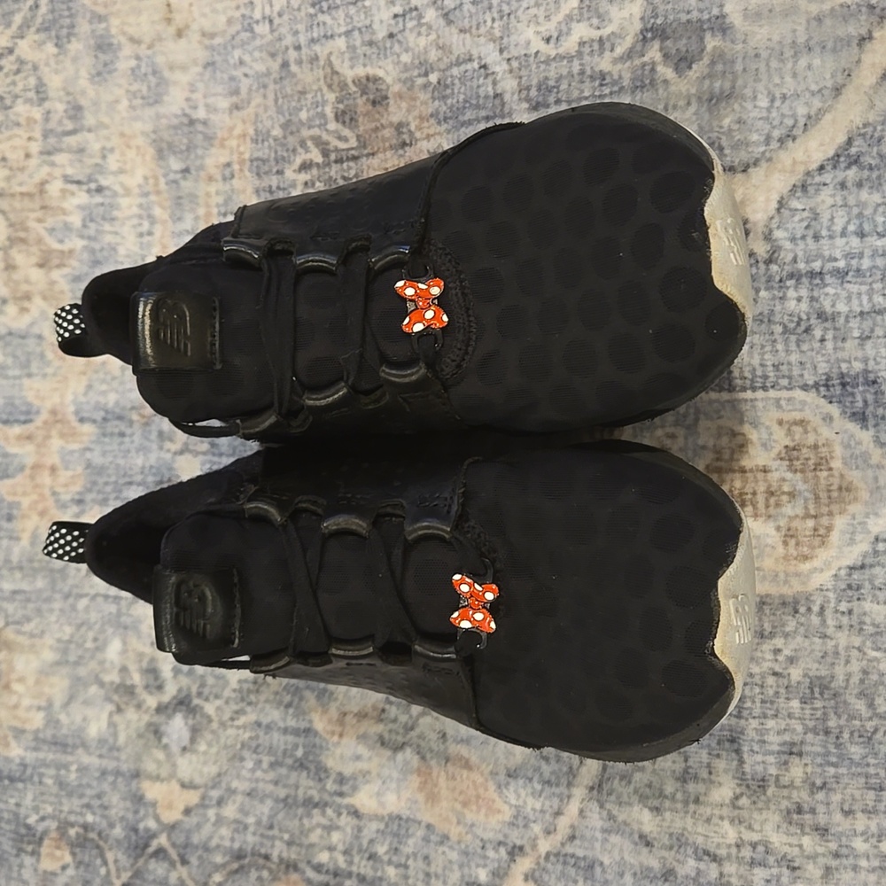 New Balace Minnie Mouse Running Shoe Sz 8.5 - Picture 2 of 9